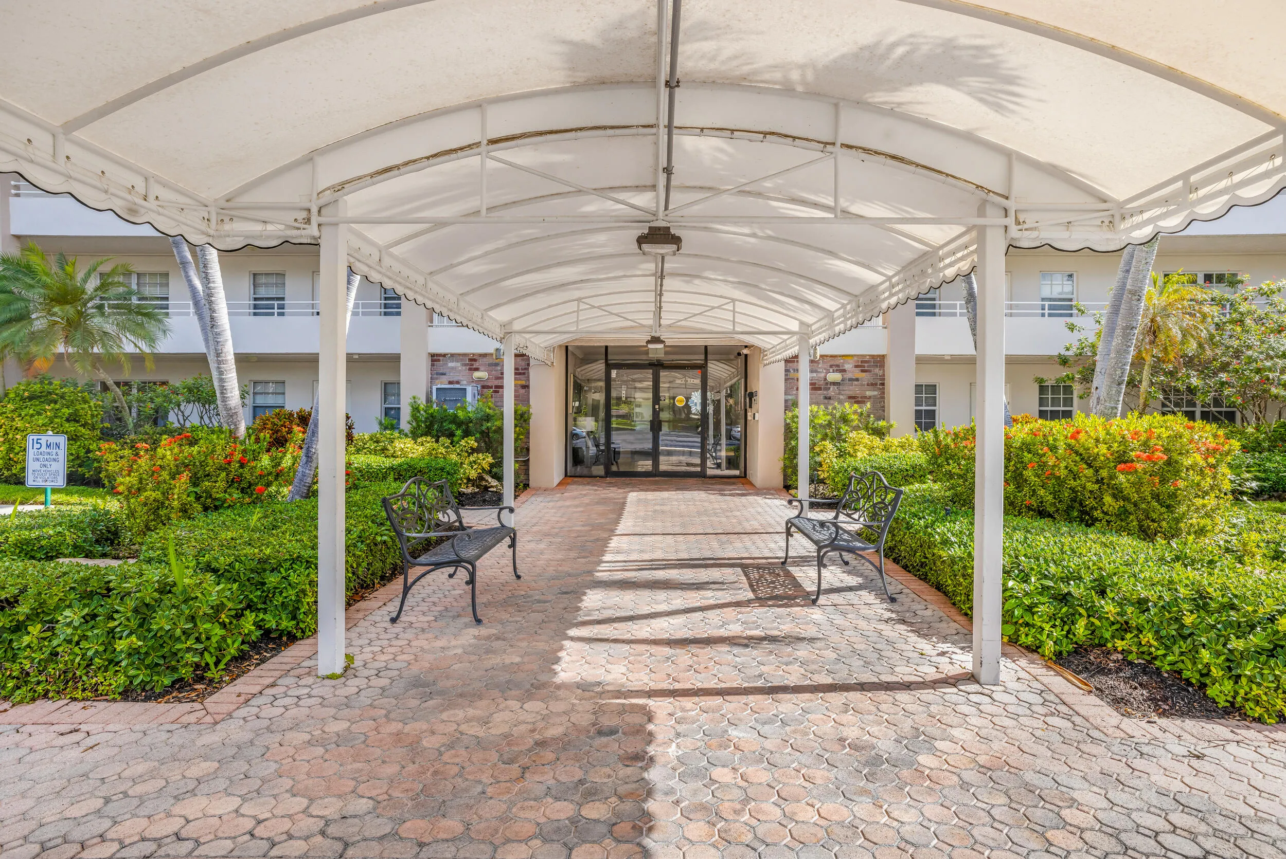 3930 Oaks Clubhouse Dr-Pompano Beach, Na