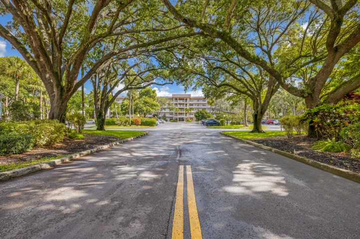 3930 Oaks Clubhouse Dr-Pompano Beach, Na
