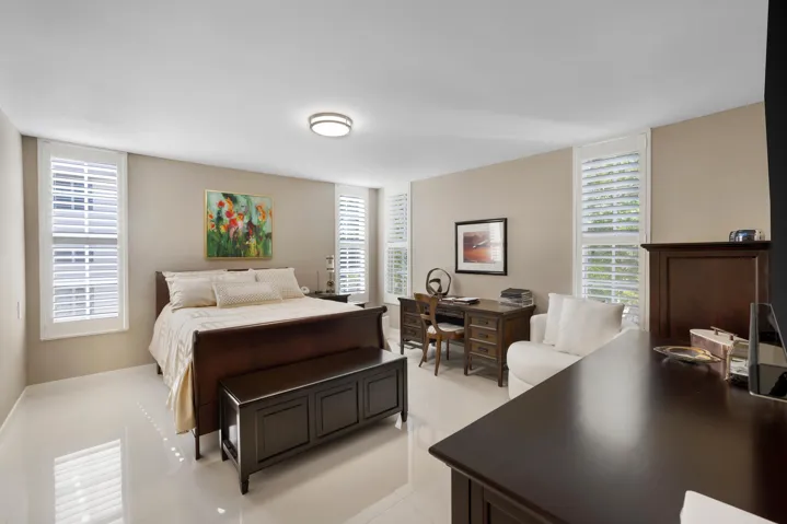 3930 Oaks Clubhouse Dr-Pompano Beach, Na