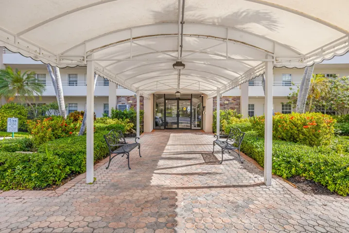 3930 Oaks Clubhouse Dr-Pompano Beach, Na