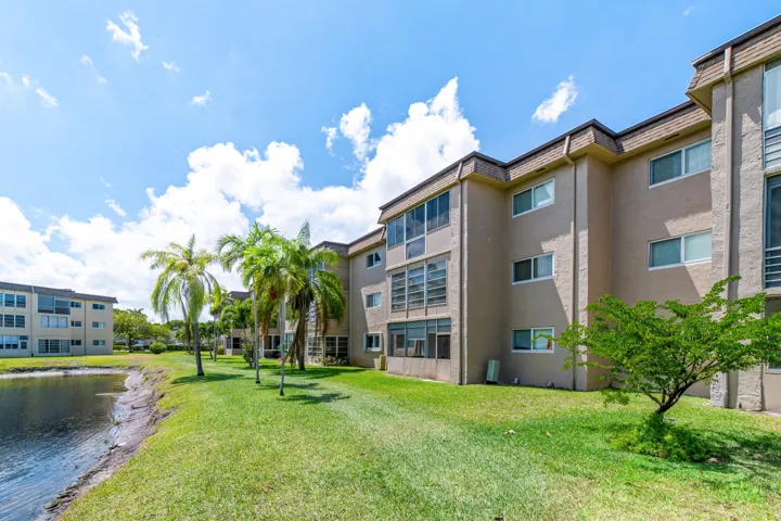 029-721LoriDrive-208-PalmSprings-FL-3346