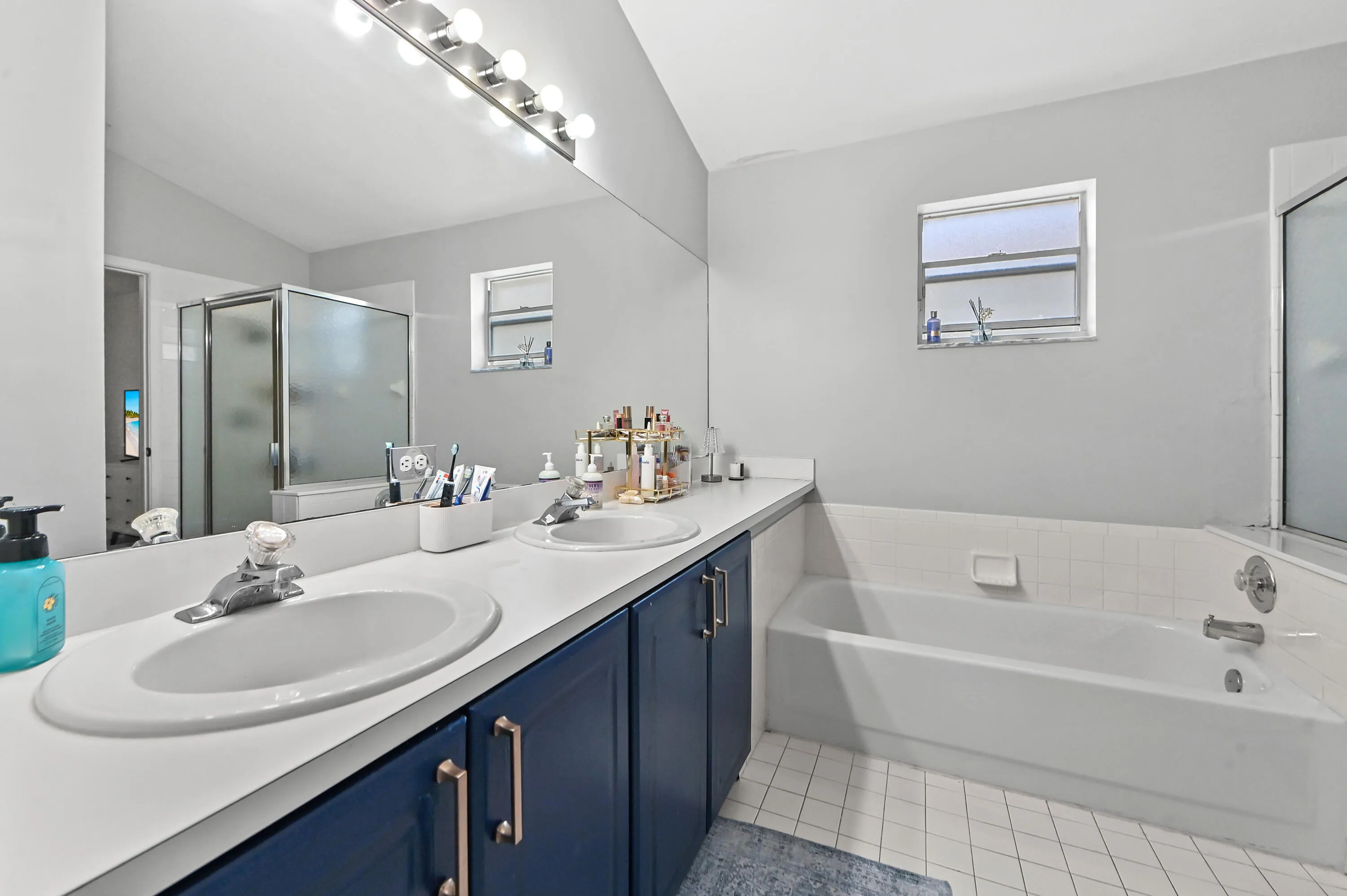 26 Bathroom 03