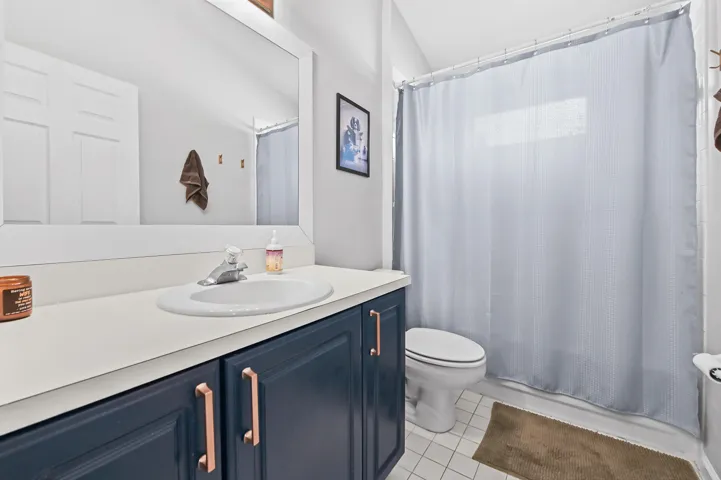 08 Bathroom 01