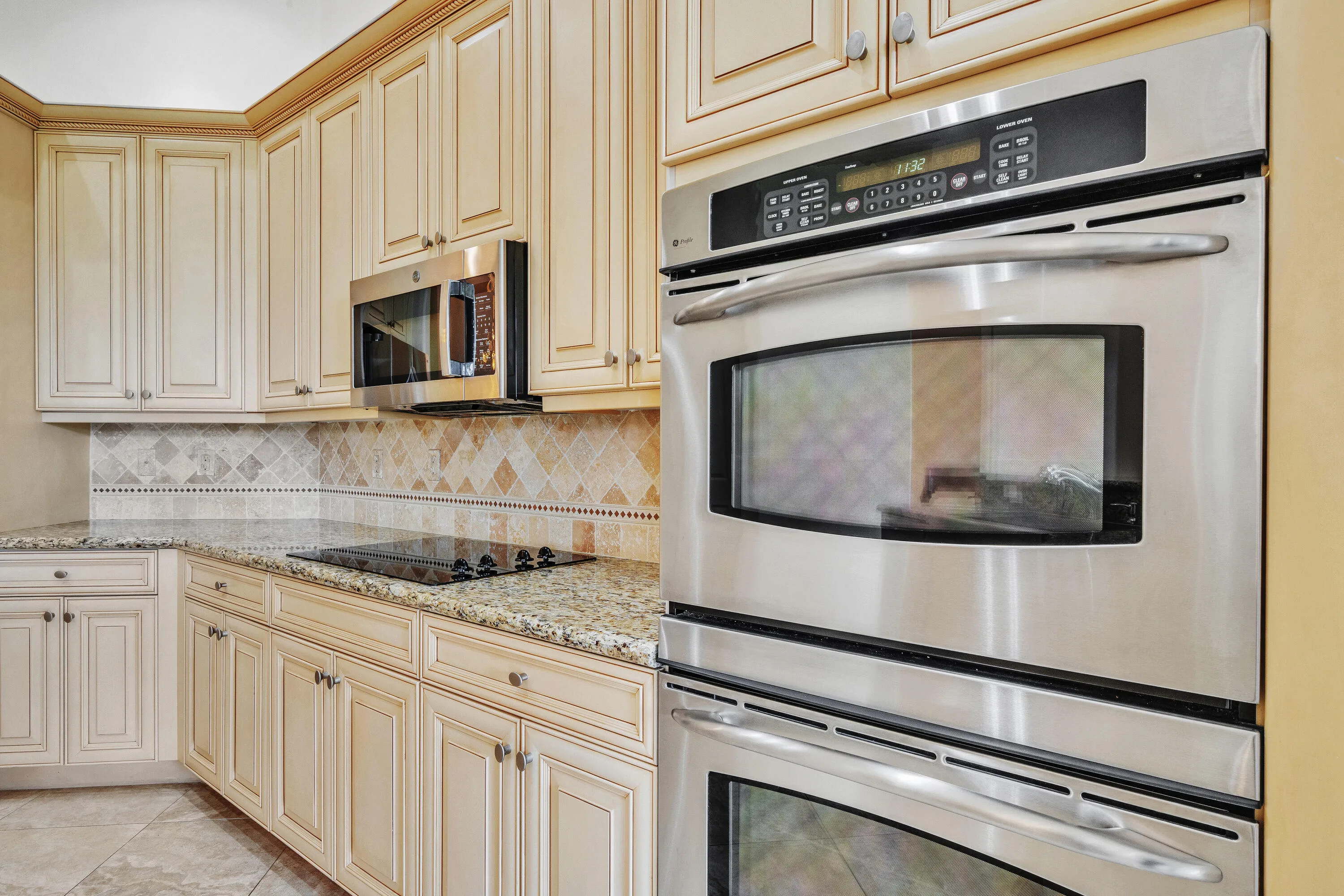 18 Kitchen (2)