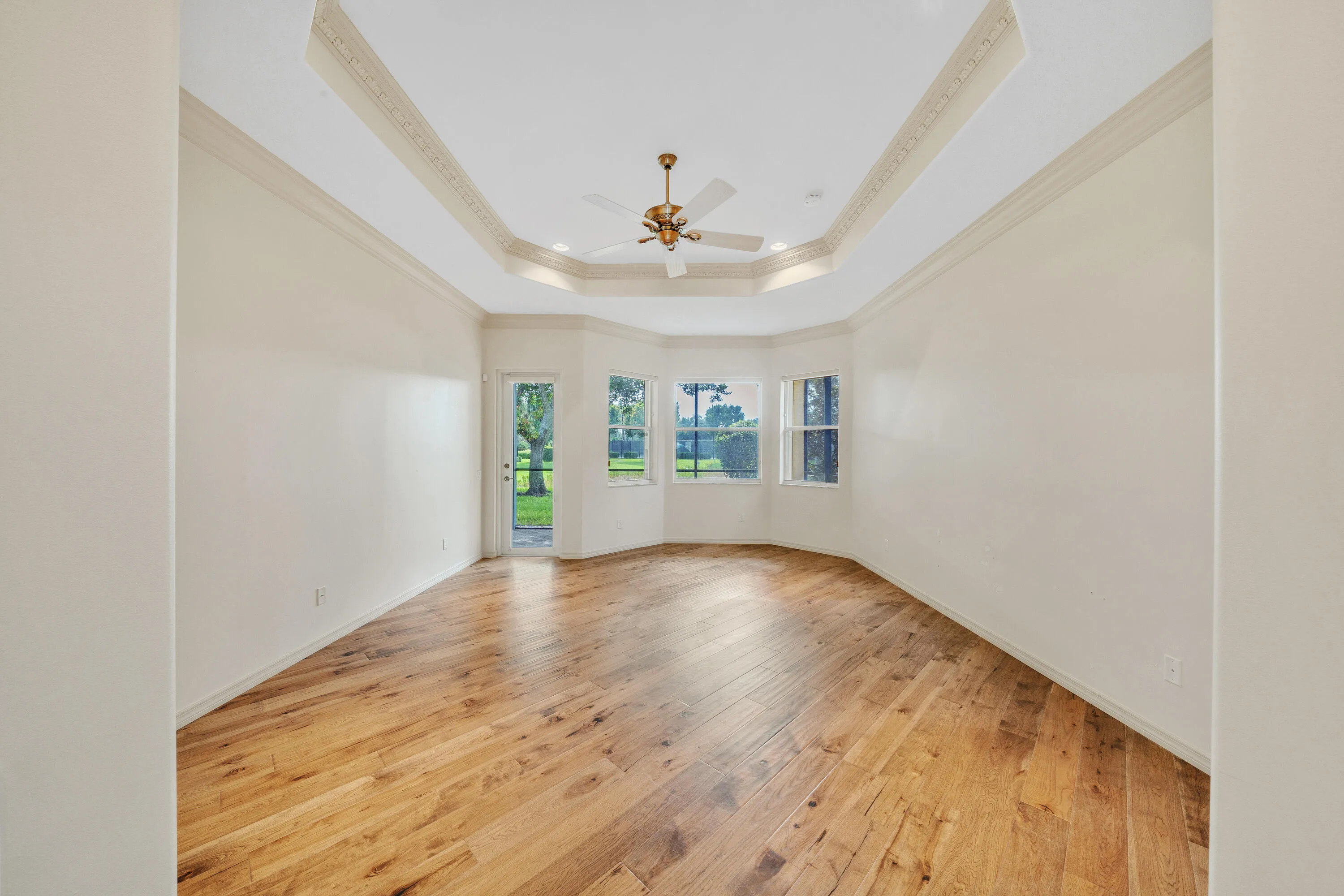 8 Primary Bedroom (1)