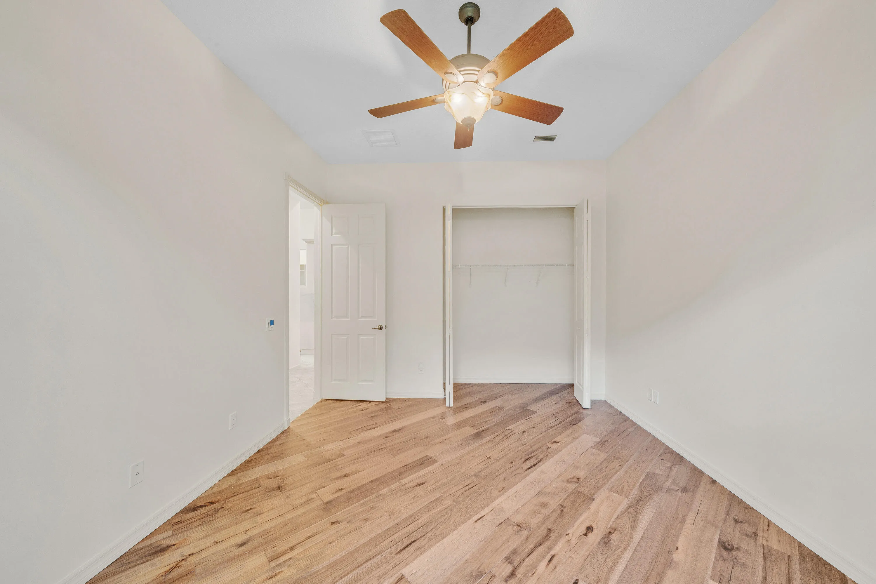 23 Guest Bedroom B (3)