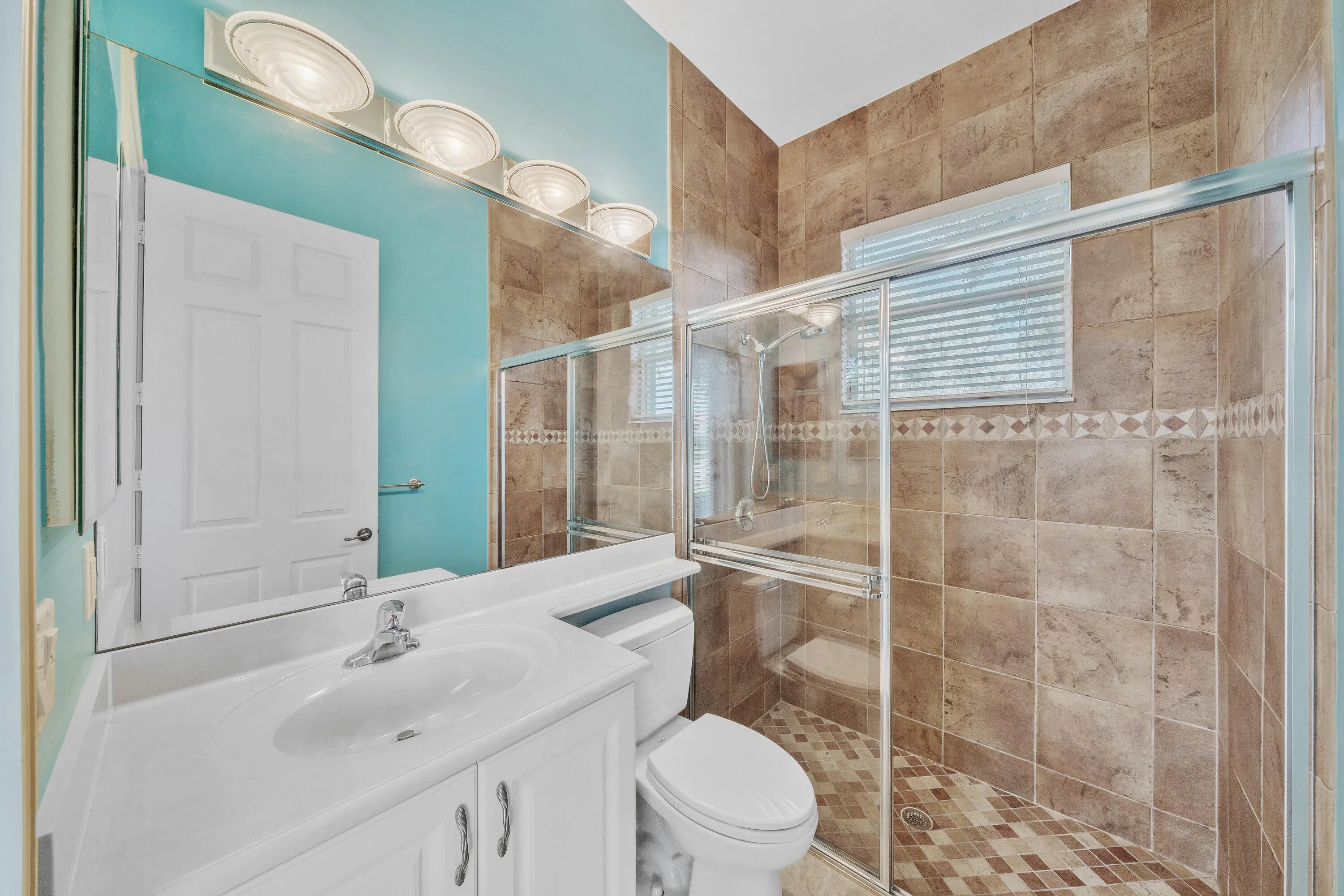 16 Guest Bathroom (1)