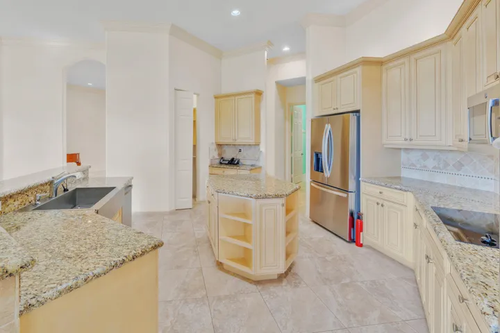18 Kitchen (3)