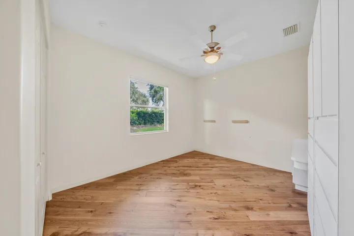 21 Guest Bedroom A (1)