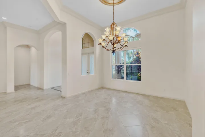 10 Dining Area (2)