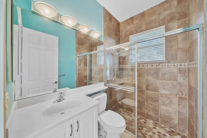 16 Guest Bathroom (1)