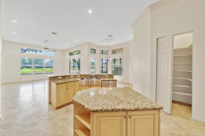 18 Kitchen (4)