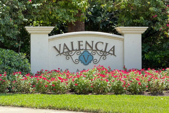116 Valencia Sign