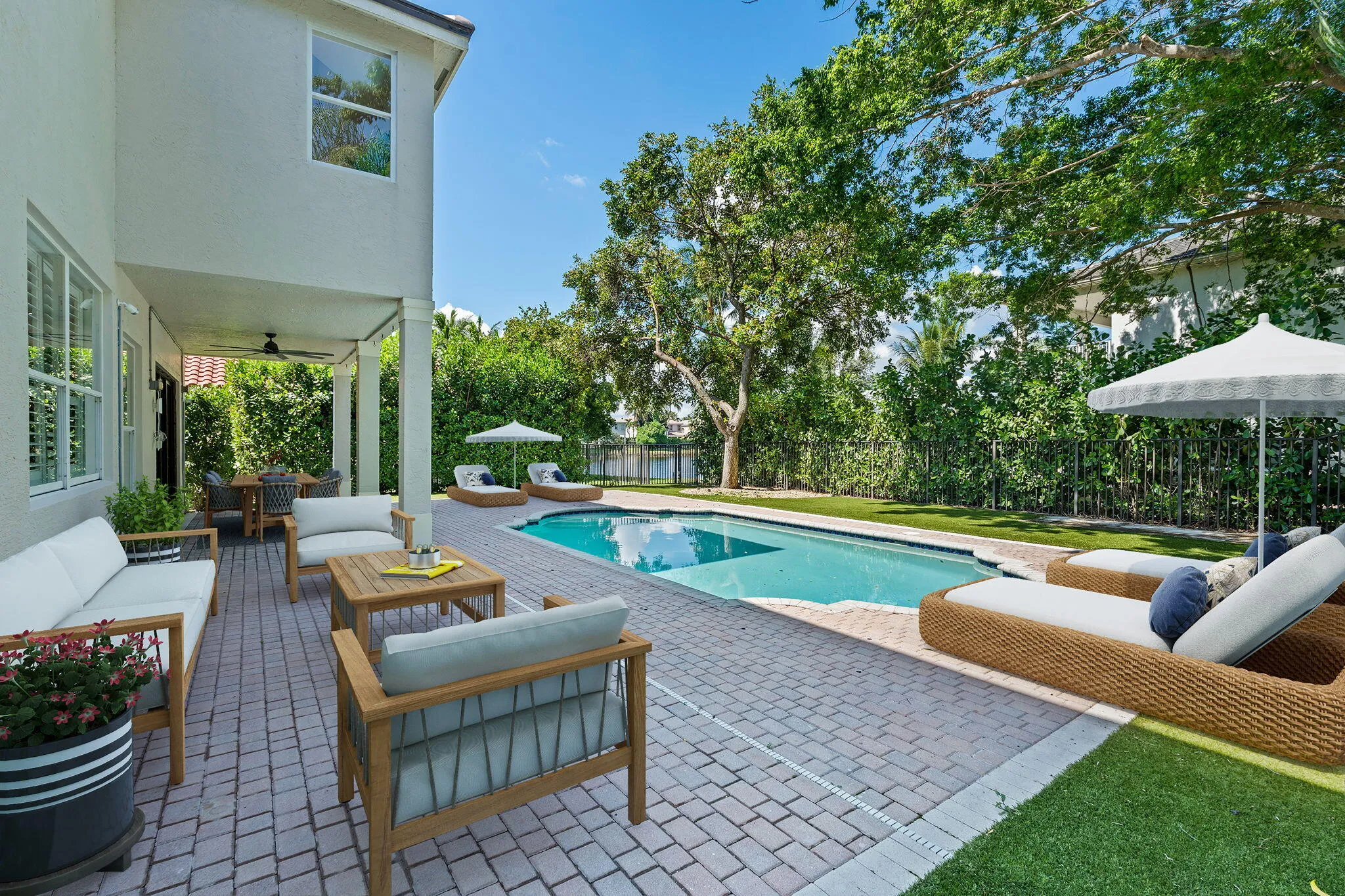 Virtually staged pool