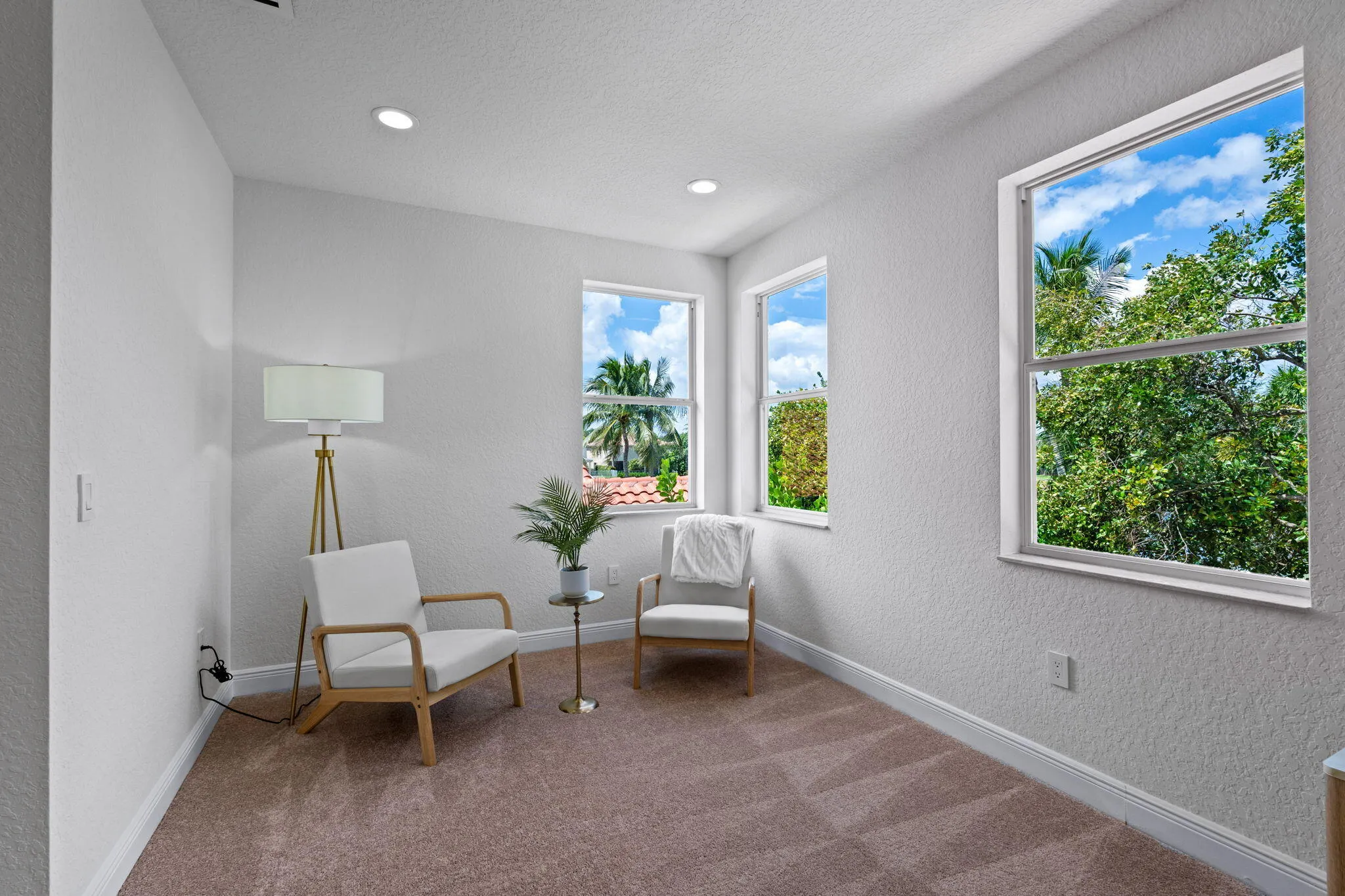 primary bedroom sitting room