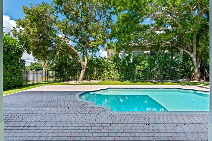 61-web-or-mls-A7402927
