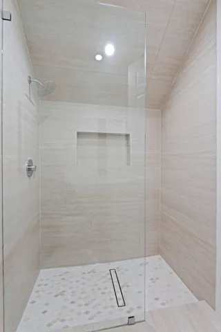 guest bath second floor shower