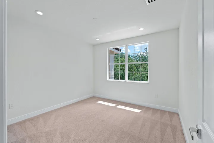 Bedroom 4 (2nd floor)