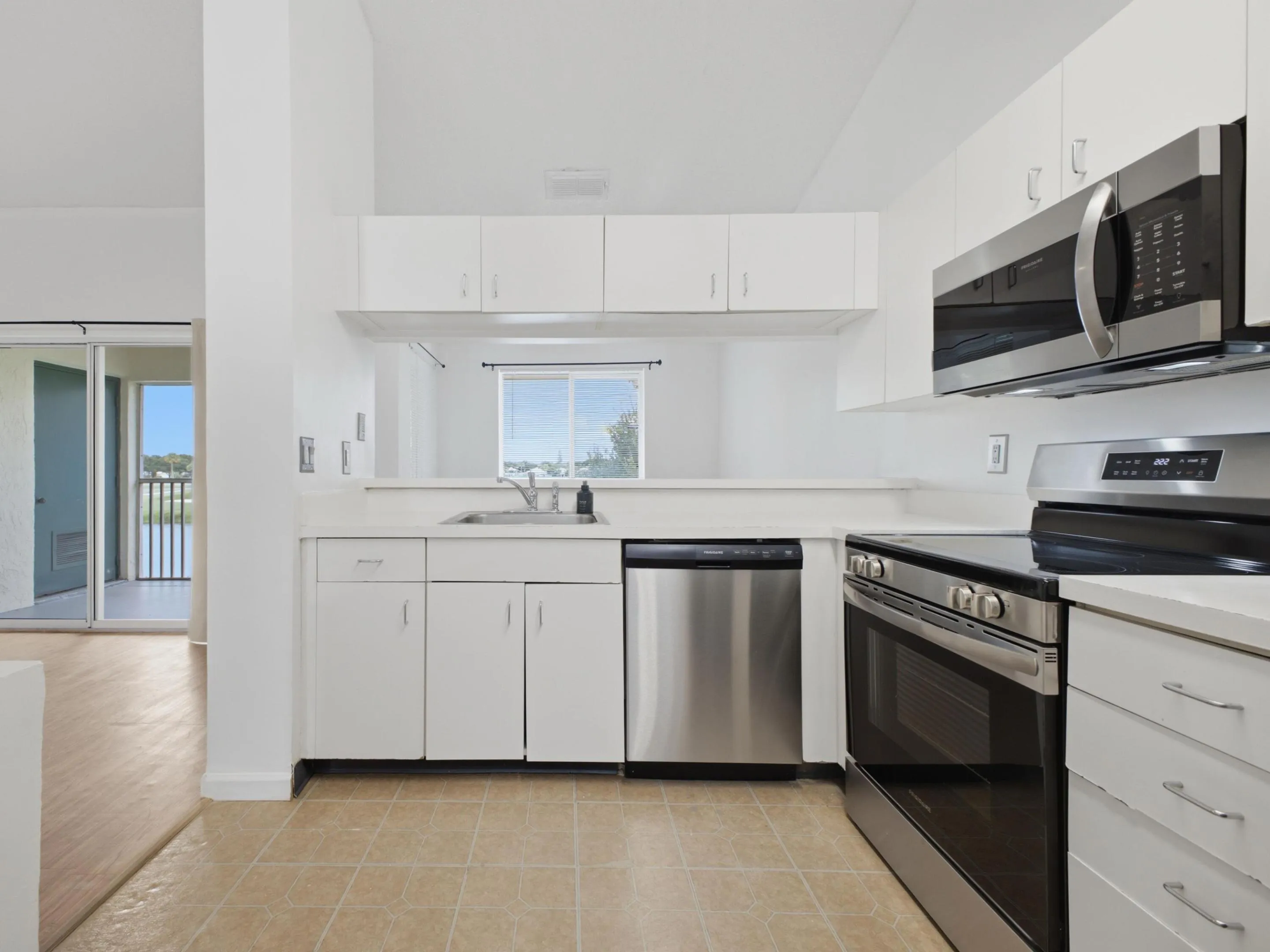 13215 Glenmoor Dr - Kitchen