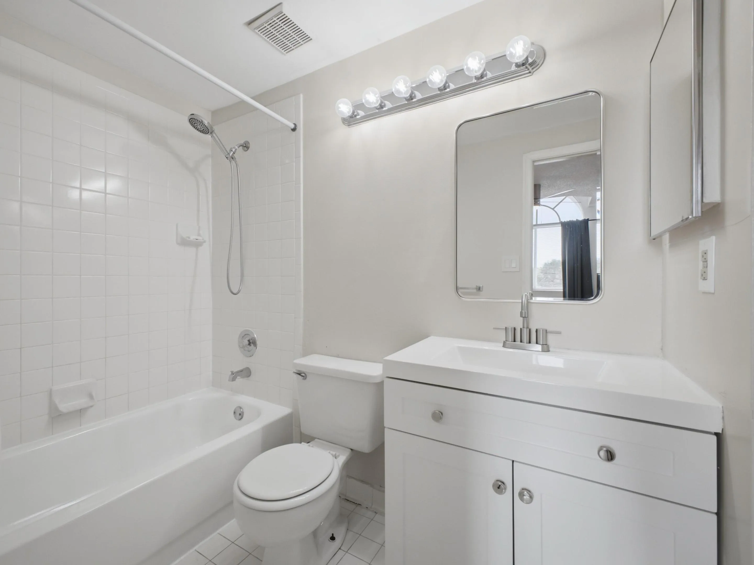 13215 Glenmoor Dr - Primary Bathroom
