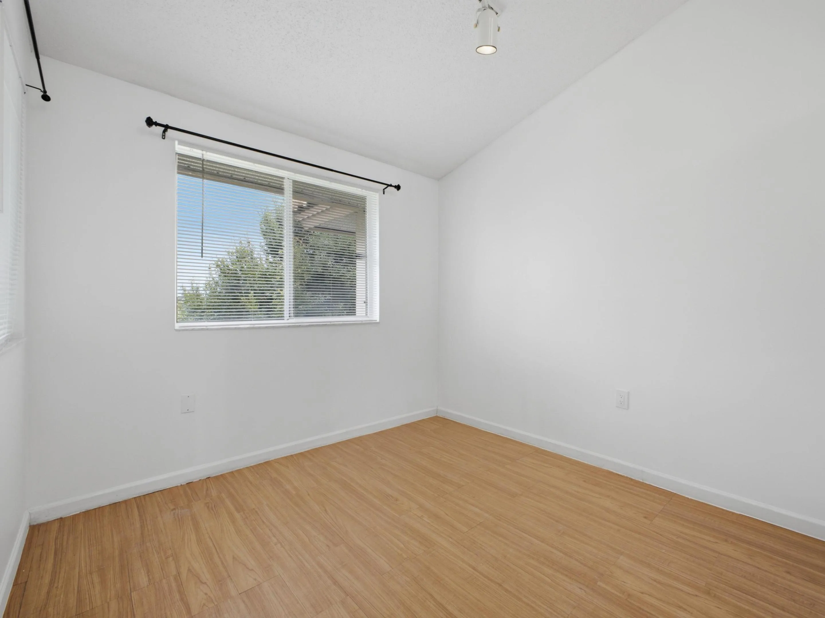 13215 Glenmoor Dr - Dining