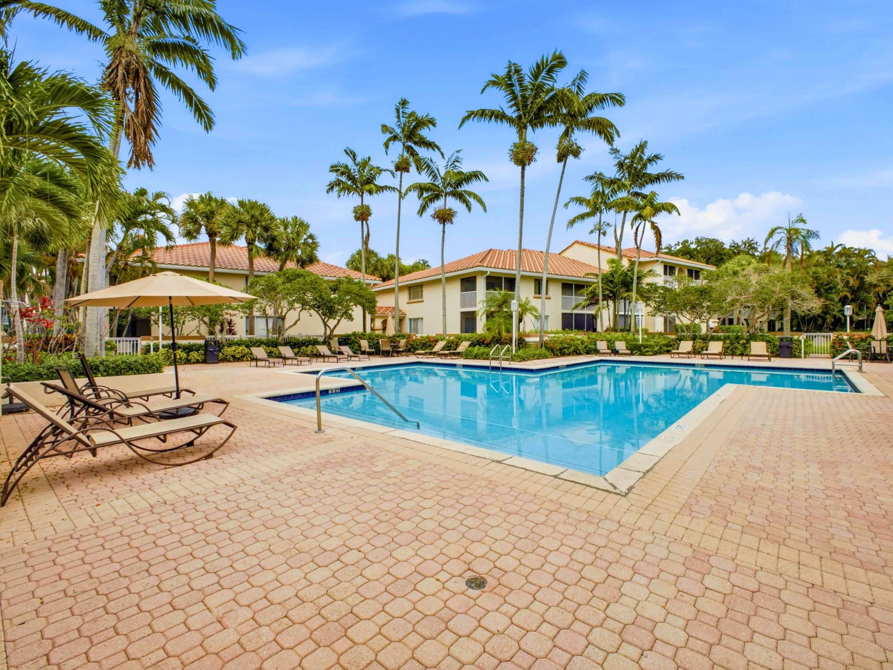 13215 Glenmoor Dr - Pool