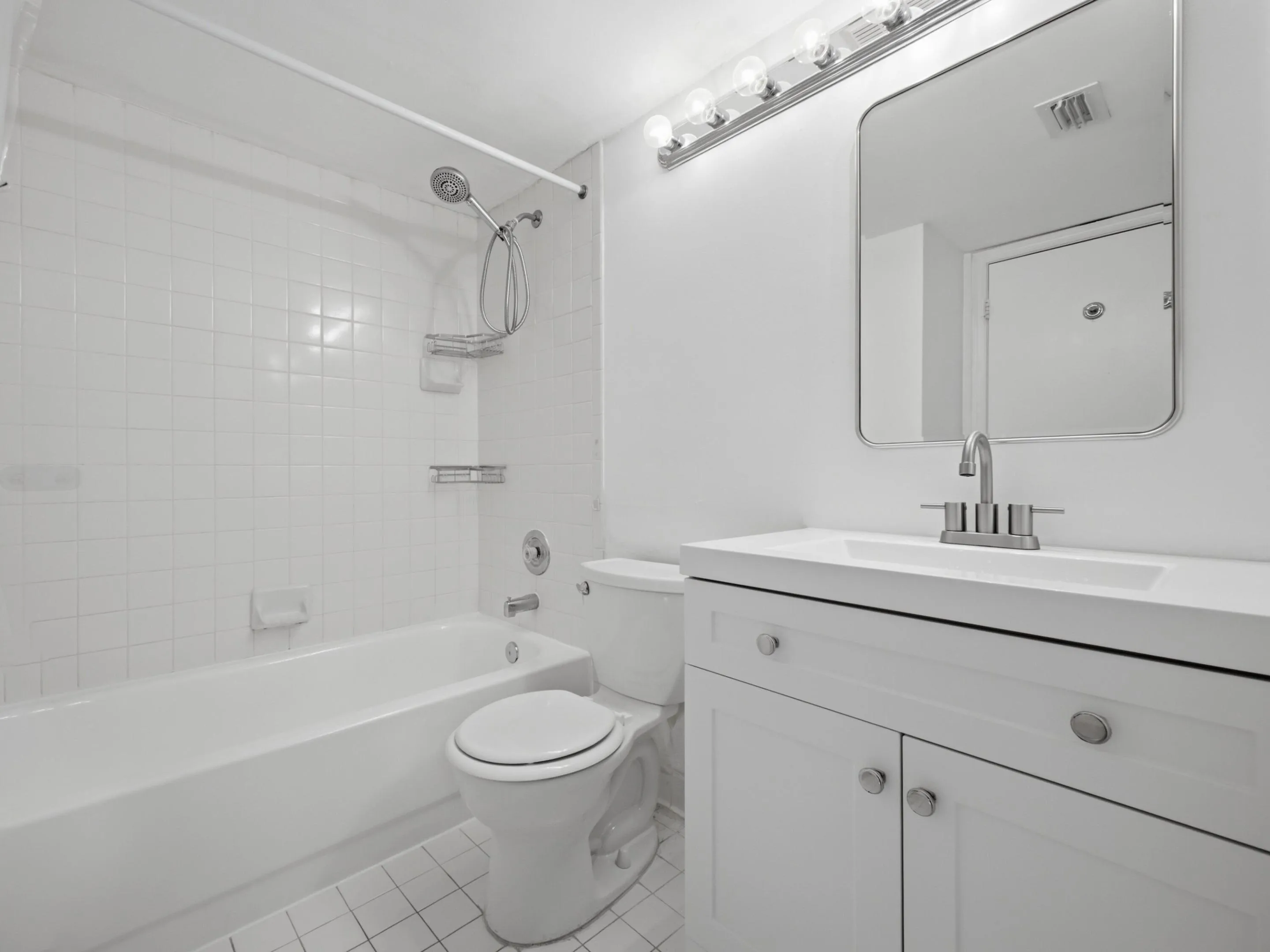13215 Glenmoor Dr - Bathroom 2