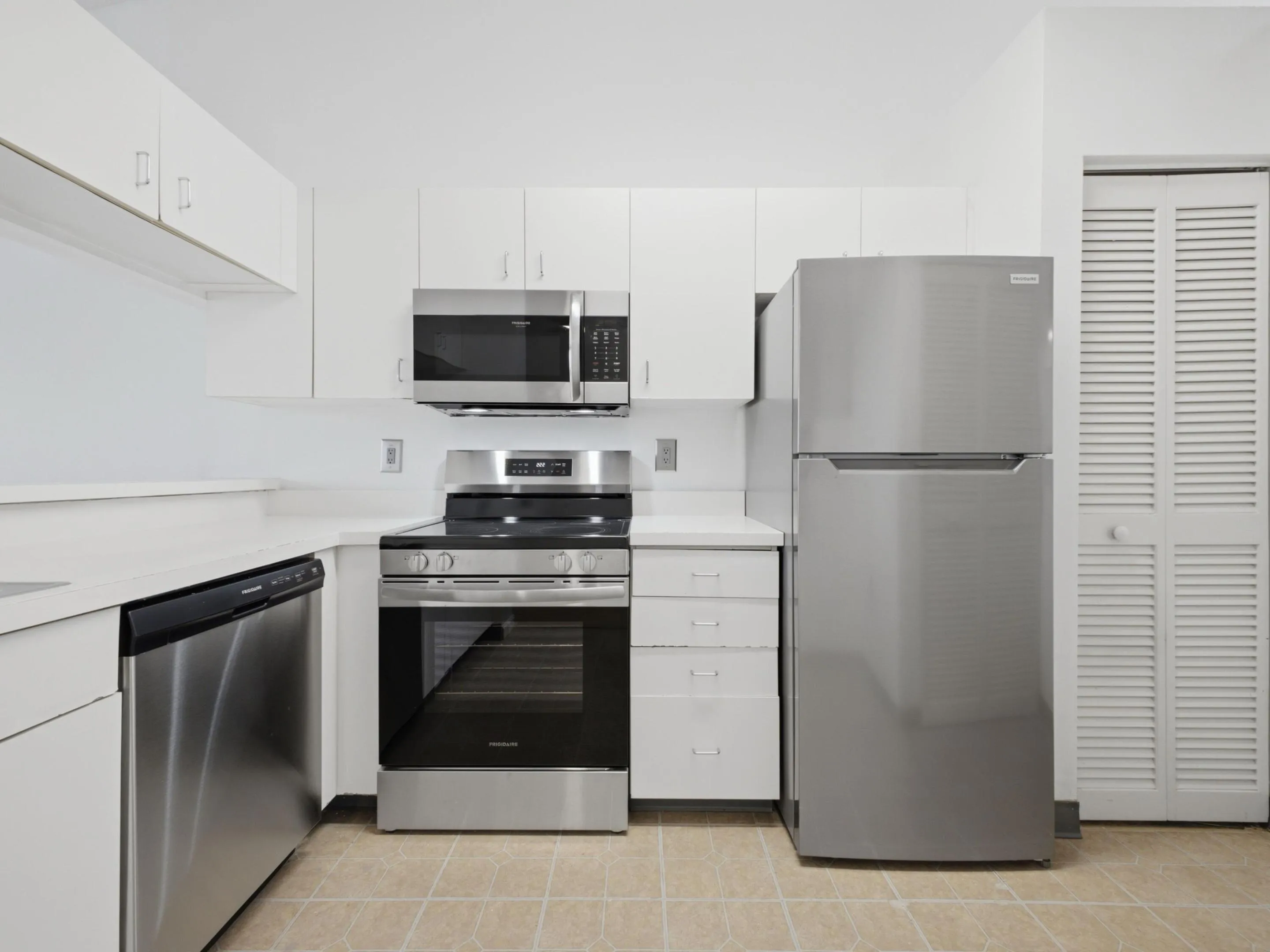 13215 Glenmoor Dr - Kitchen