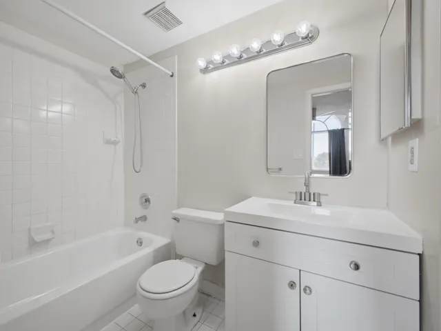 13215 Glenmoor Dr - Primary Bathroom
