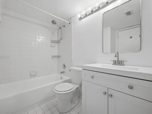 13215 Glenmoor Dr - Bathroom 2