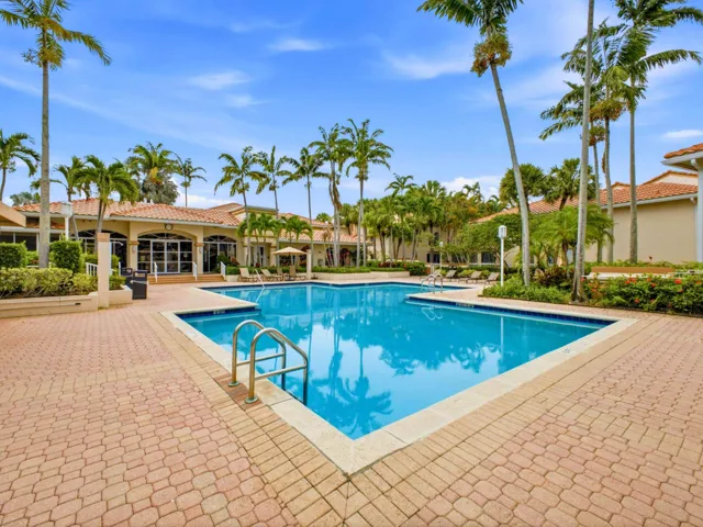13215 Glenmoor Dr - Pool
