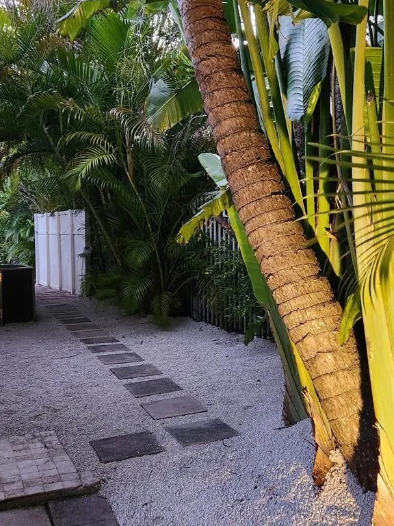 Side walkway