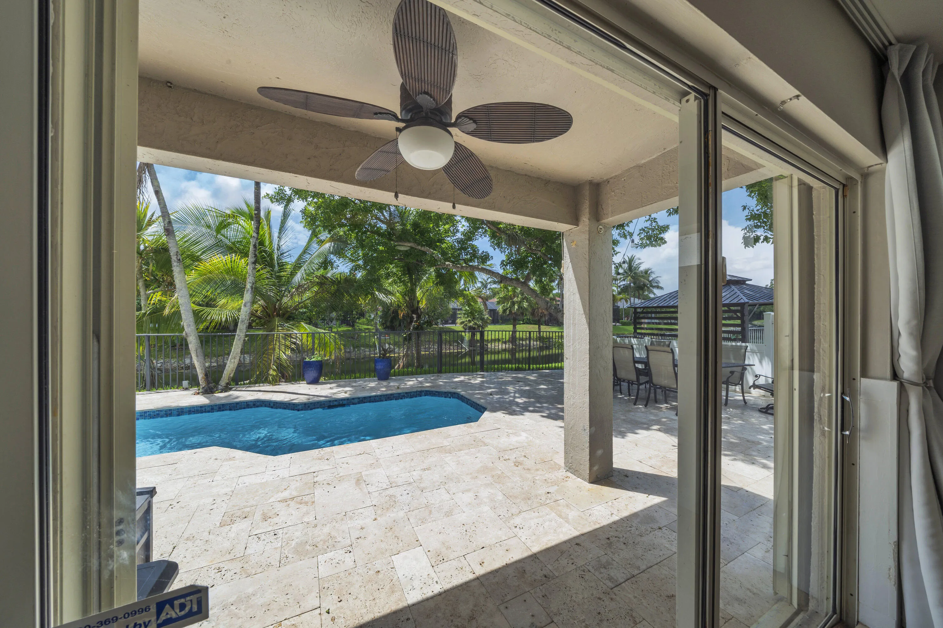 9 Pooldeck