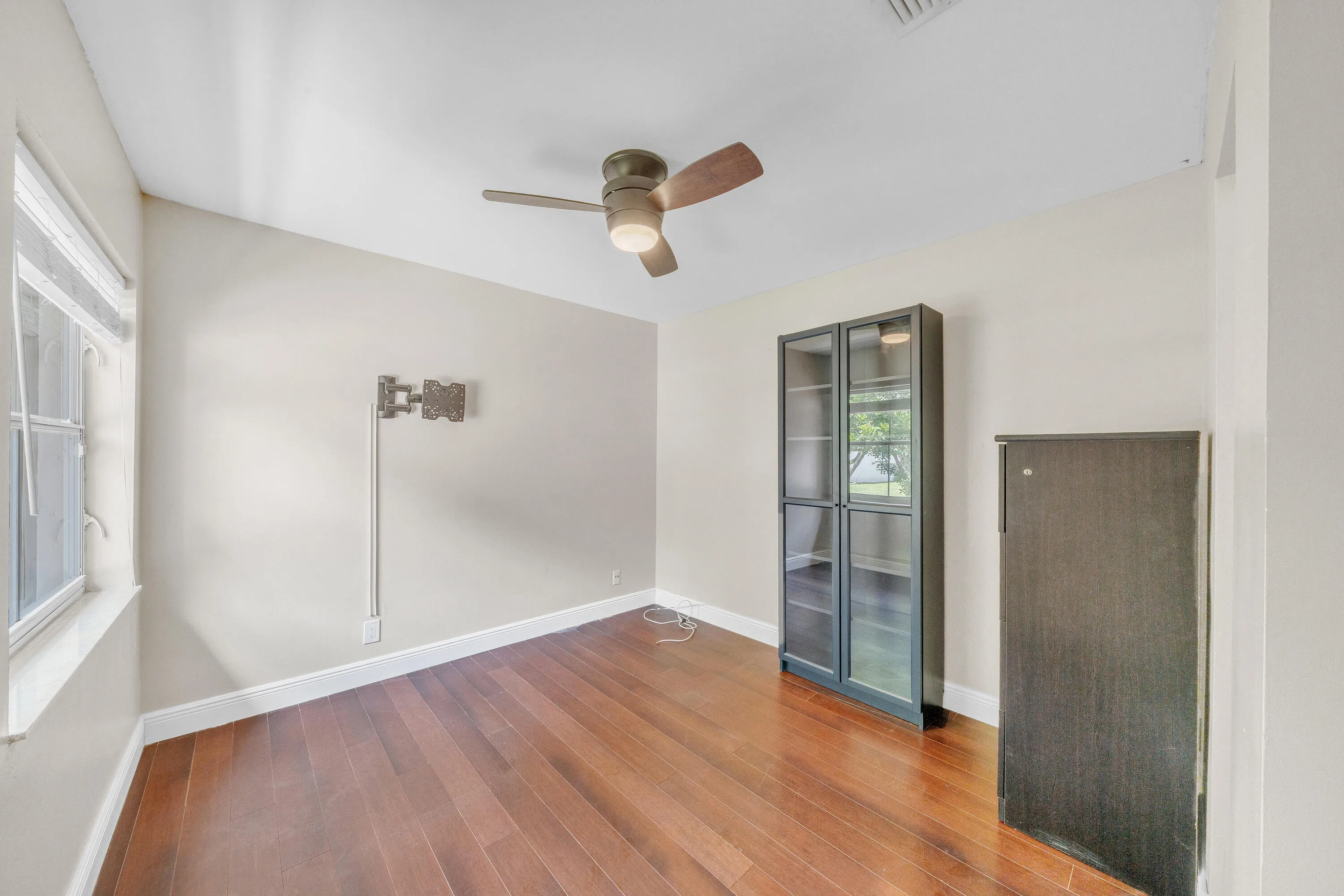 31 Guest Bedroom A (2)