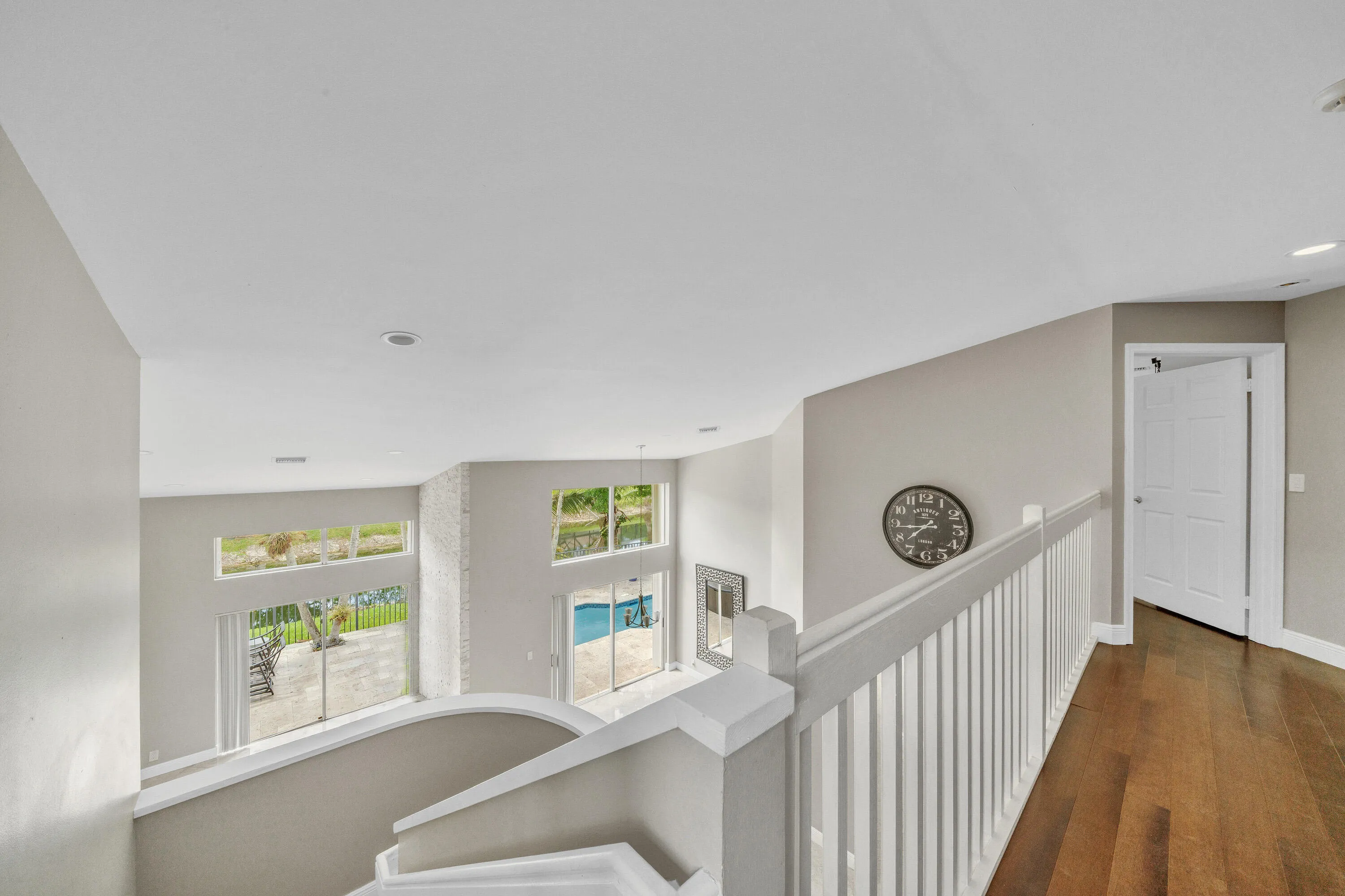 36 Stairwell (2)