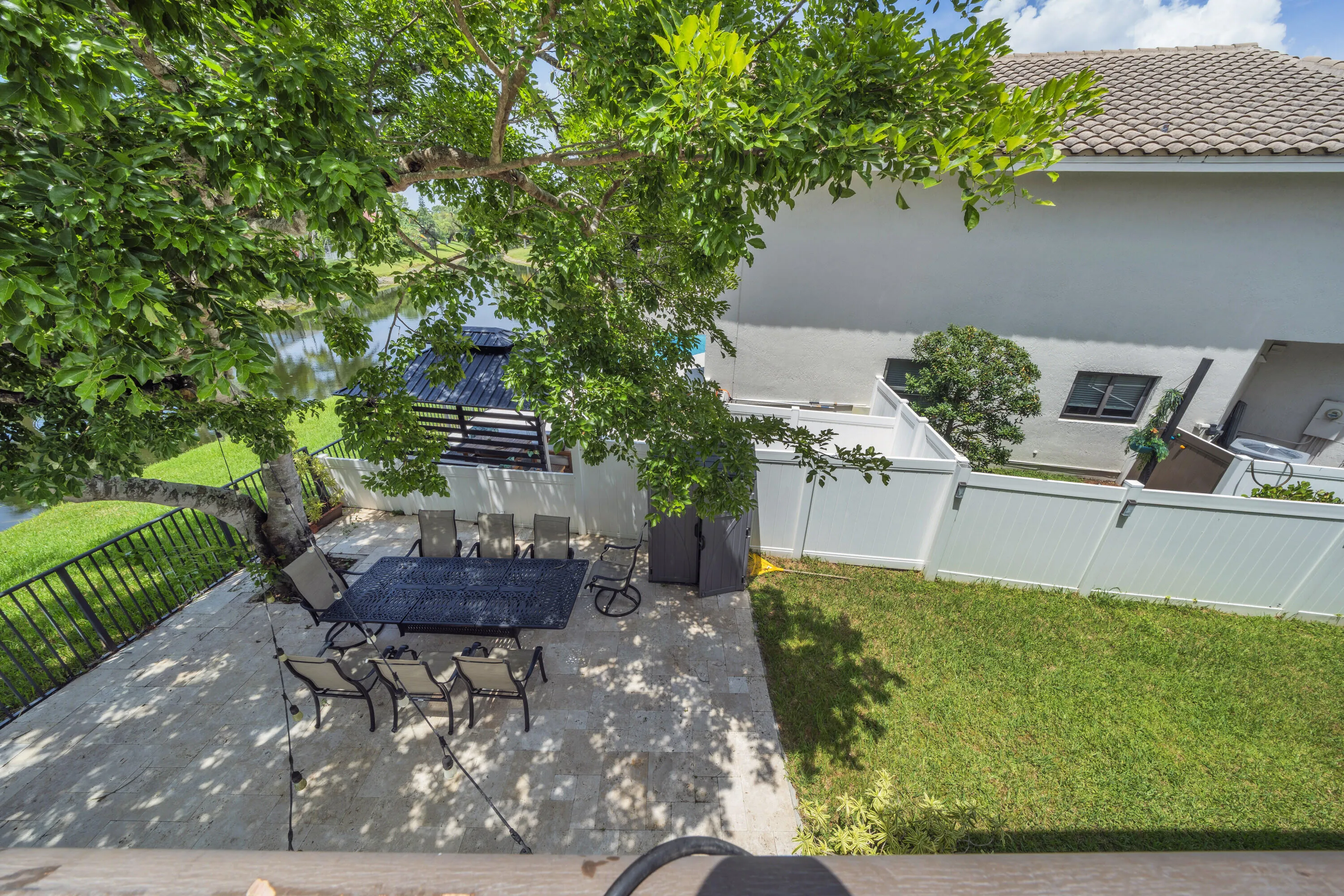 26 Balcony (3)