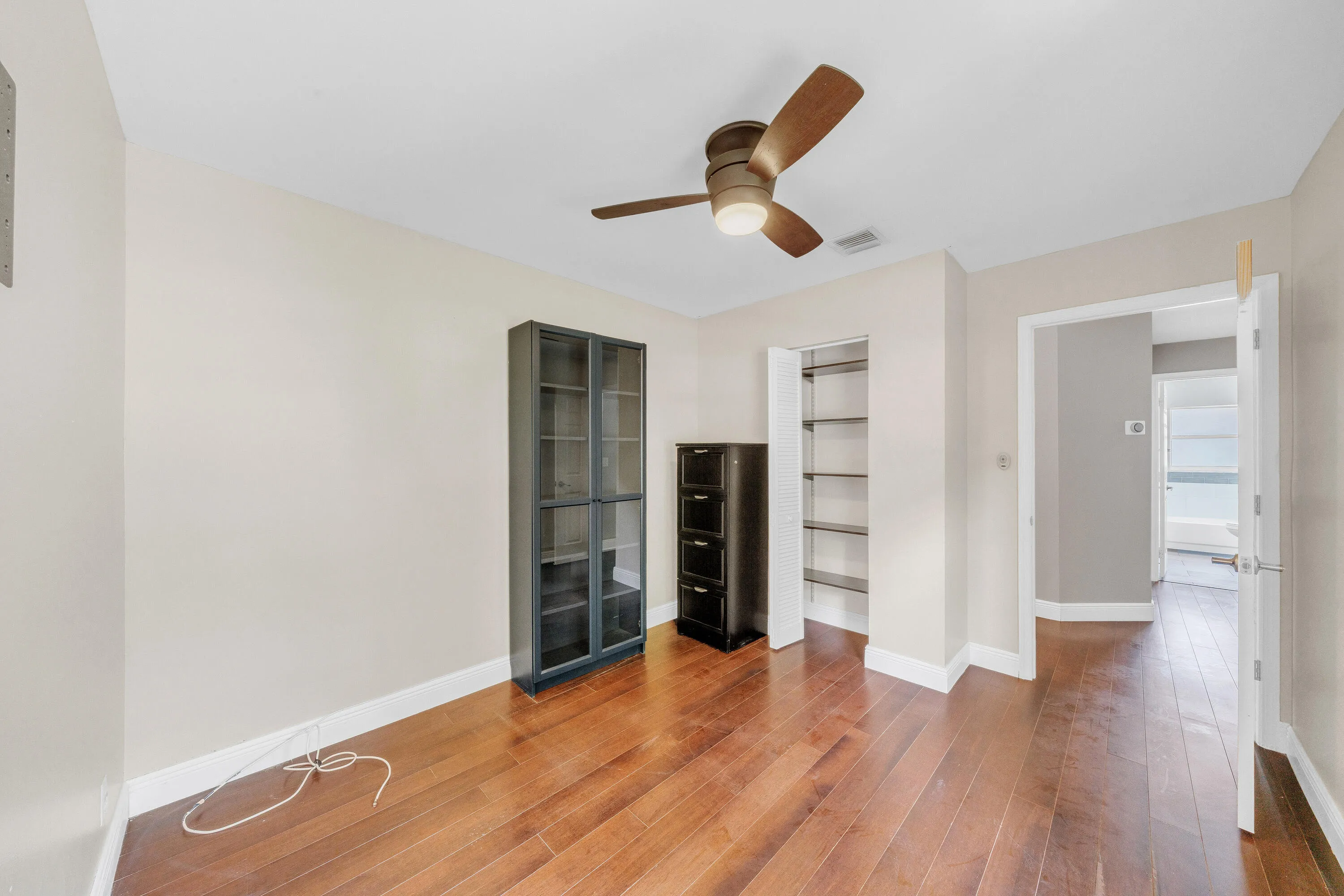 31 Guest Bedroom A (3)