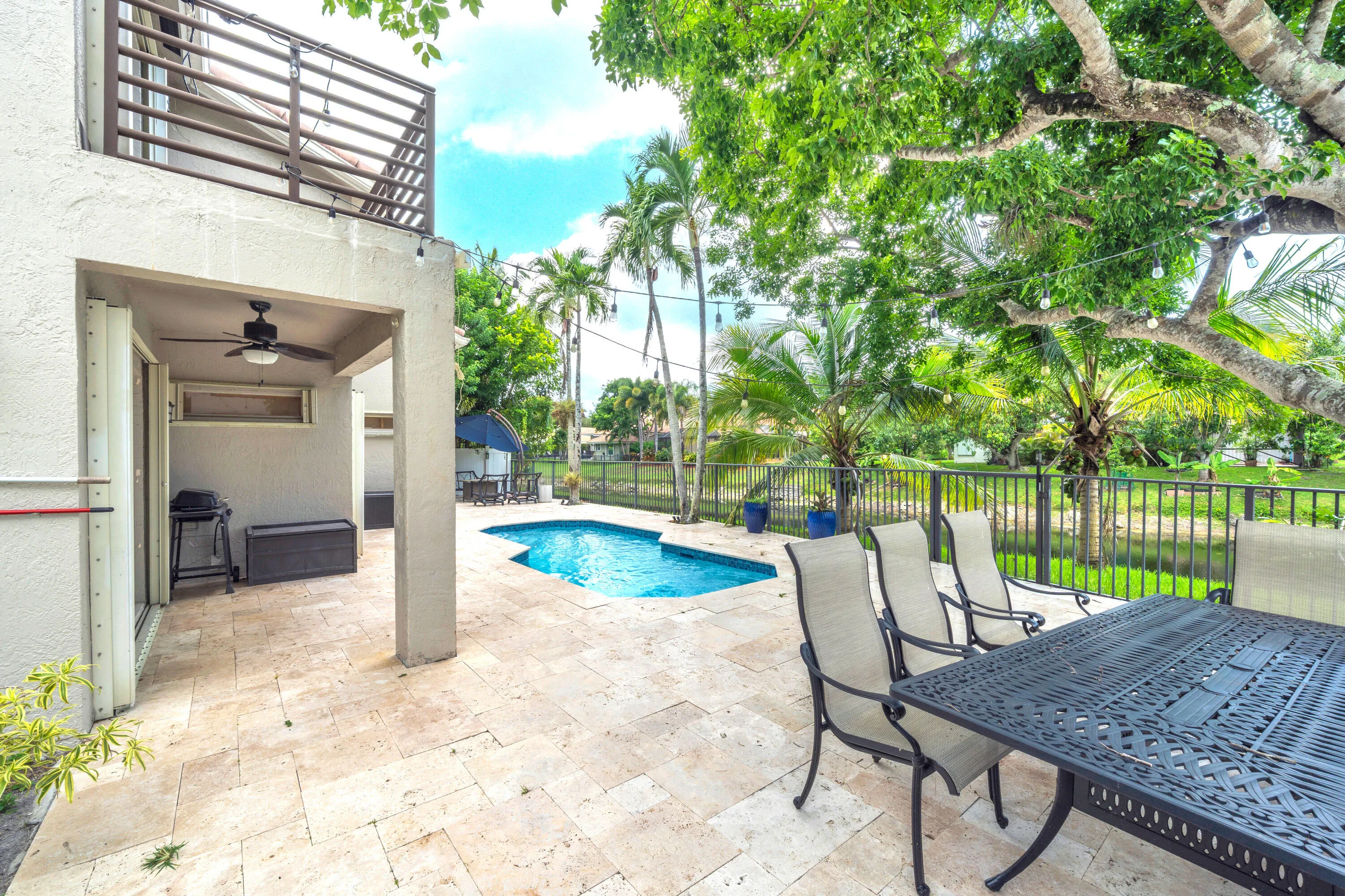 40 Backyard (2)