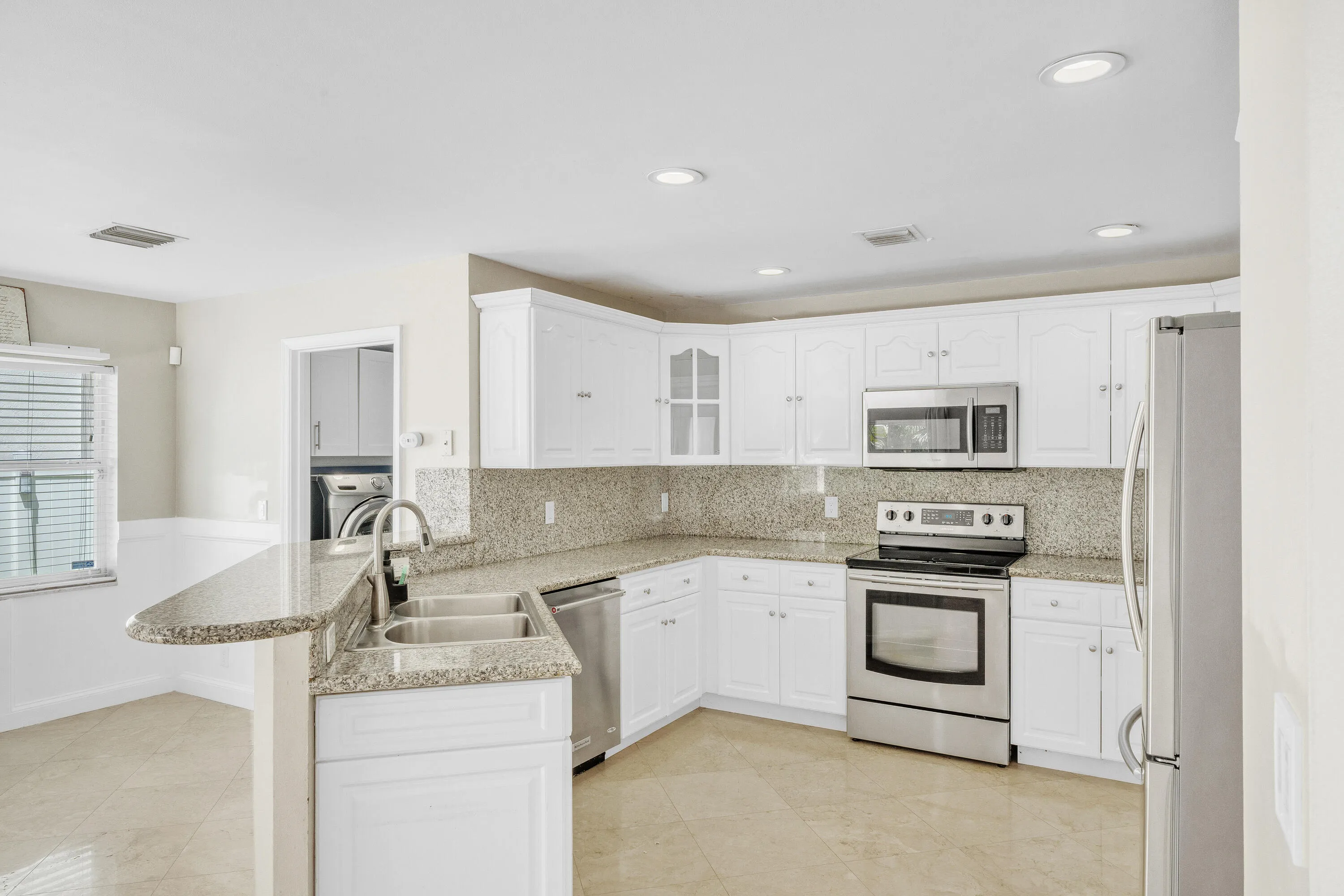 7 Kitchen (3)