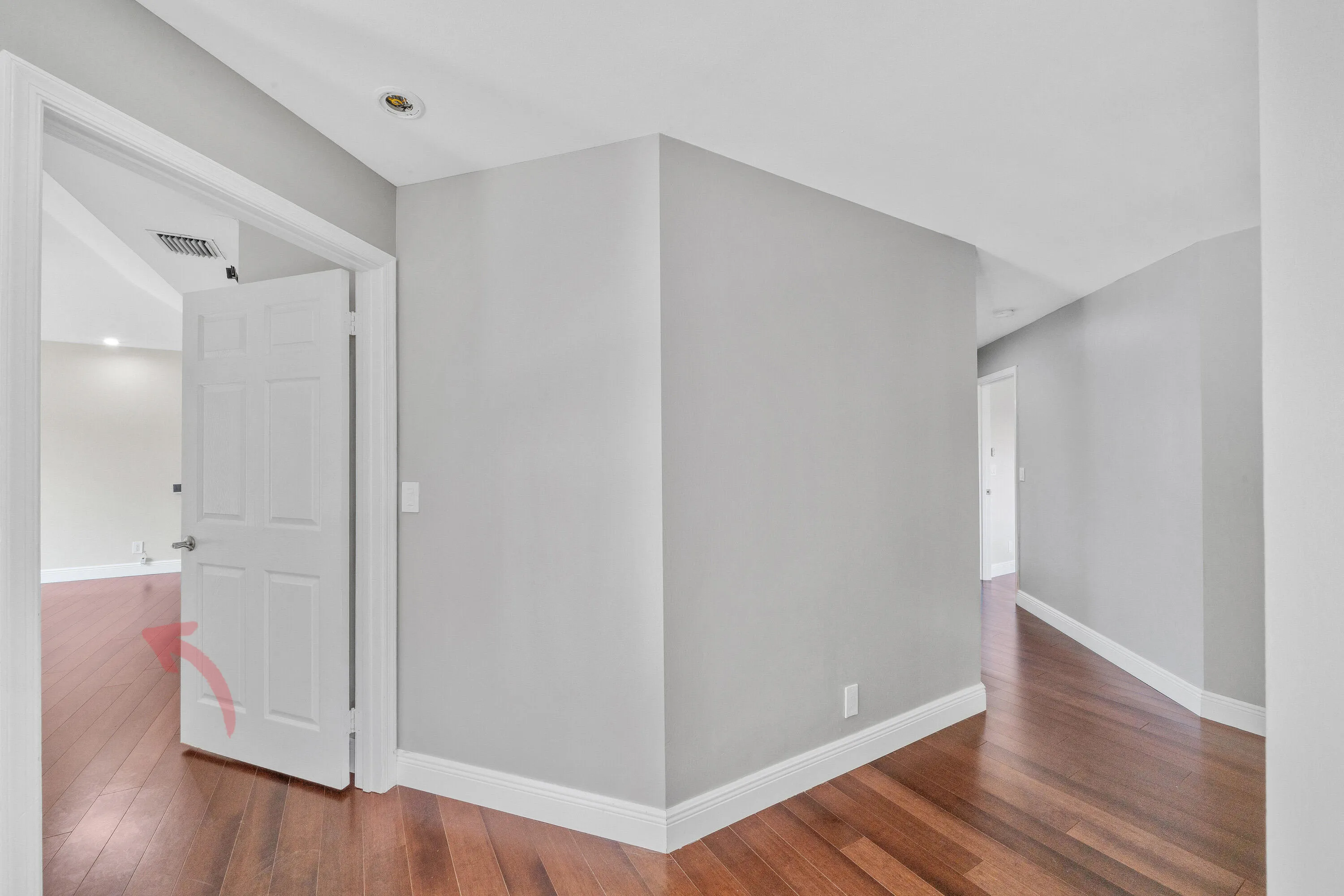 25 Primary Bedroom (1)