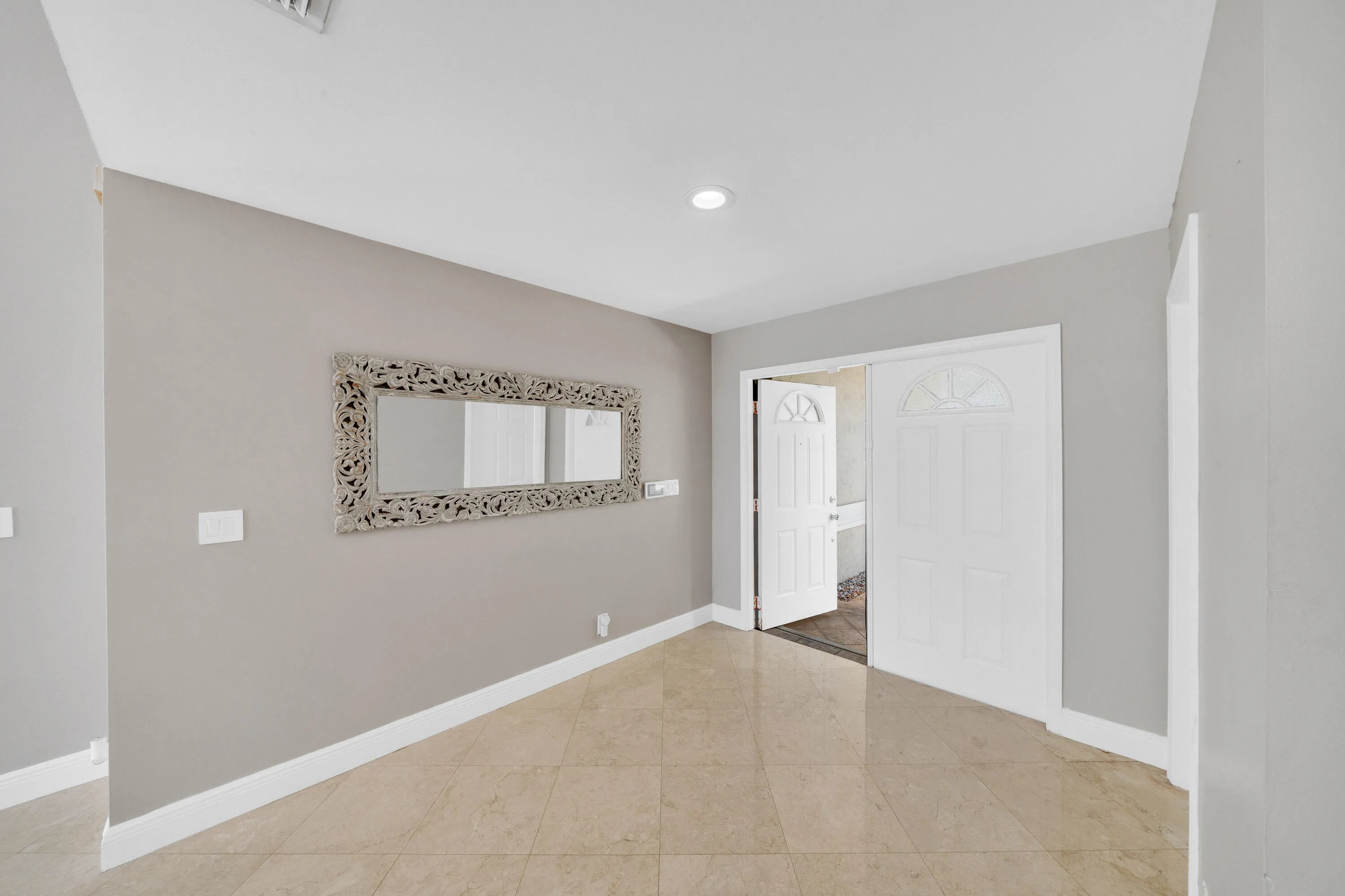 37 Entryway (2)