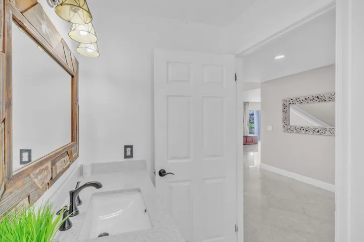 5 Half Bath (2)