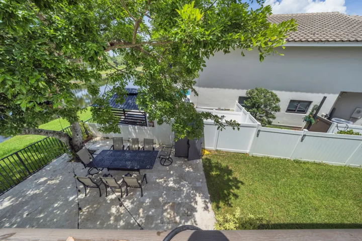 26 Balcony (3)