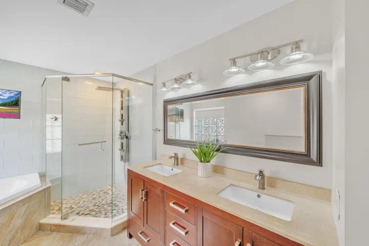 27 Primary Bathroom (2)