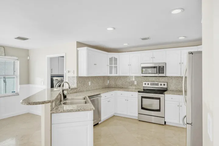 7 Kitchen (3)
