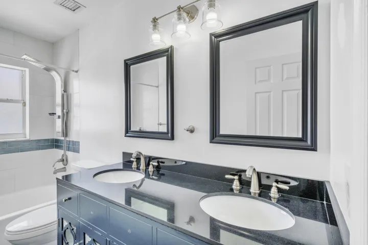 35 Guest Bathroom (2)