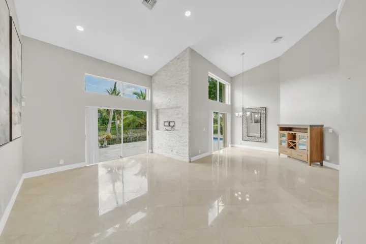 20 Living Area (4)