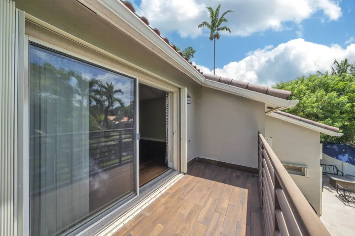 26 Balcony (4)