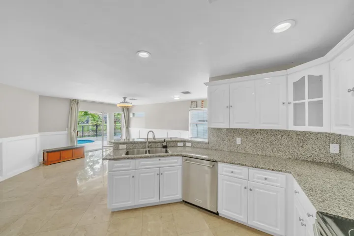 7 Kitchen (6)