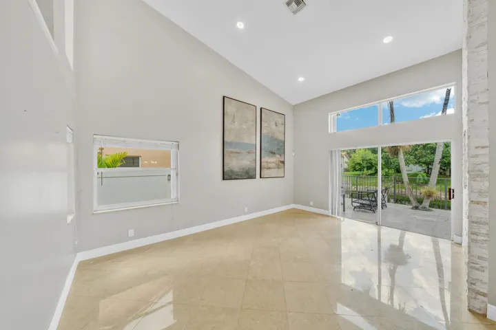 20 Living Area (3)